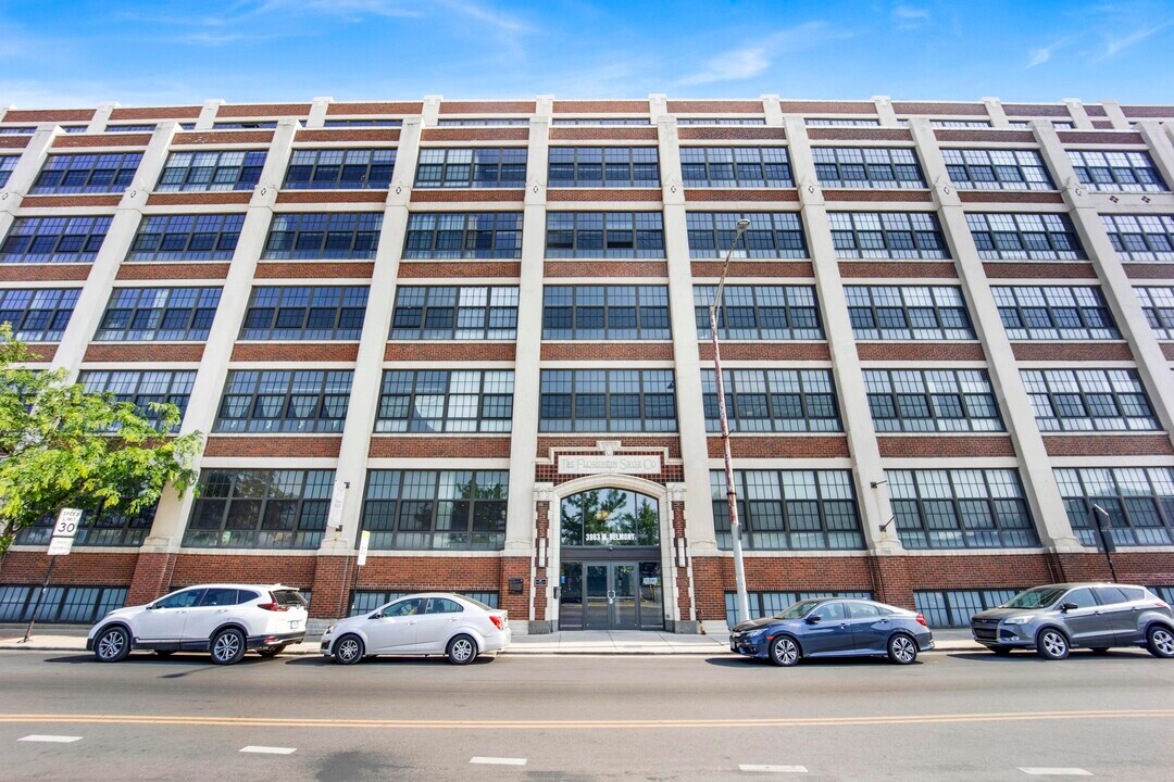 3963 W Belmont Ave in Chicago, IL - Building Photo