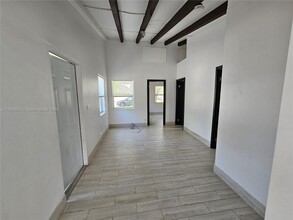 2325 Taylor St in Hollywood, FL - Building Photo - Building Photo