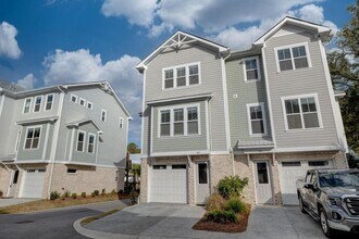 1817 Bungalow Row in Wilmington, NC - Building Photo - Building Photo