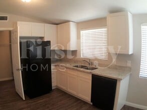 2317 Hassett Ave in Las Vegas, NV - Building Photo - Building Photo
