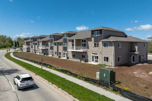 Duck Creek Landing Apartments in Green Bay, WI - Foto de edificio - Building Photo