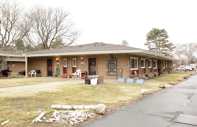 Trinity Park Apartments in Livonia, MI - Building Photo - Building Photo