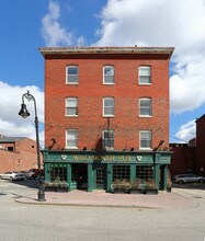 21 Kosciuszko St in Manchester, NH - Building Photo - Building Photo