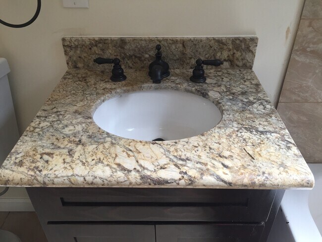 1833 S Curson Ave in Los Angeles, CA - Building Photo - Building Photo