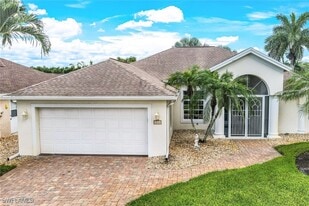914 Marble Dr in Naples, FL - Building Photo