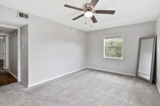 River Oaks Apartments in Vicksburg, MS - Building Photo - Building Photo