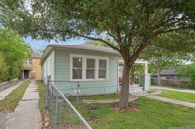 1331 Avant Ave, Unit #1 in San Antonio, TX - Building Photo - Building Photo