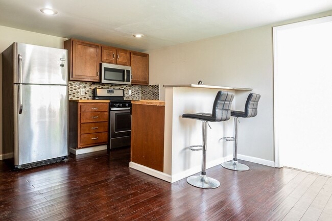 635 McLain St in Pittsburgh, PA - Building Photo - Building Photo