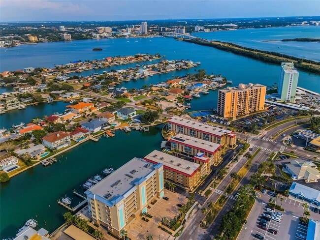125 Island Way, Unit 502 in Clearwater, FL - Building Photo - Building Photo
