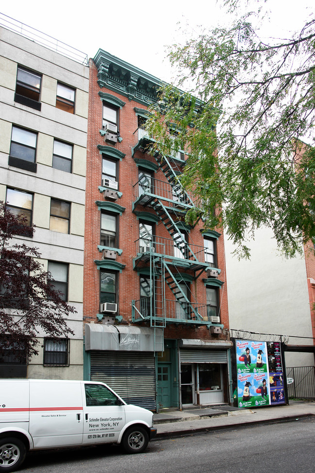 420 W 49th St in New York, NY - Building Photo - Building Photo