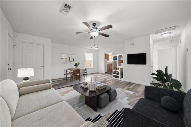 property at 212 N Wood St