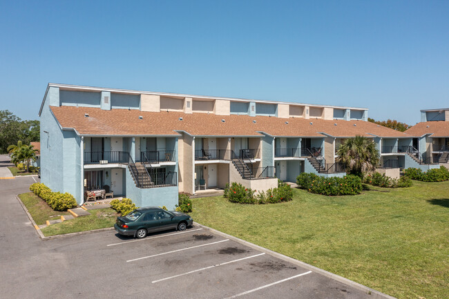 Harbor Village Apartments in Melbourne, FL - Building Photo - Primary Photo