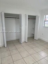 1074 NW 27th St in Miami, FL - Building Photo - Building Photo
