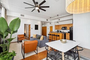 527 St Joseph St in New Orleans, LA - Building Photo