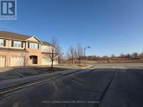 2003 Trawden Way in Oakville, ON - Building Photo - Building Photo