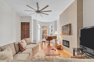 2303 N Calvert St in Baltimore, MD - Building Photo