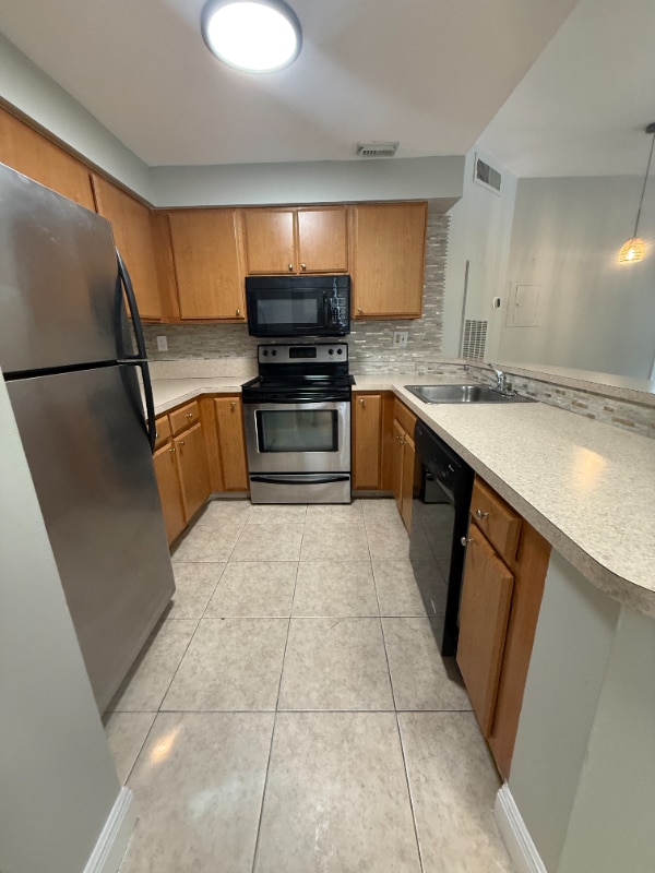 2445 SW 18th Terrace in Fort Lauderdale, FL - Foto de edificio - Building Photo