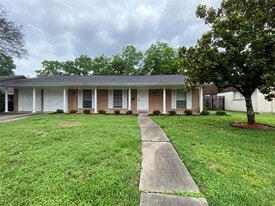 4402 Cheena Dr in Houston, TX - Building Photo