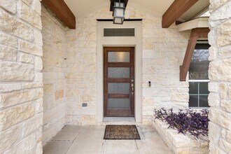 11824 Natures Bend in Austin, TX - Building Photo - Building Photo