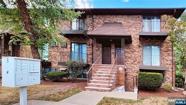 8 Sewall Ave in Clifton, NJ - Building Photo - Building Photo