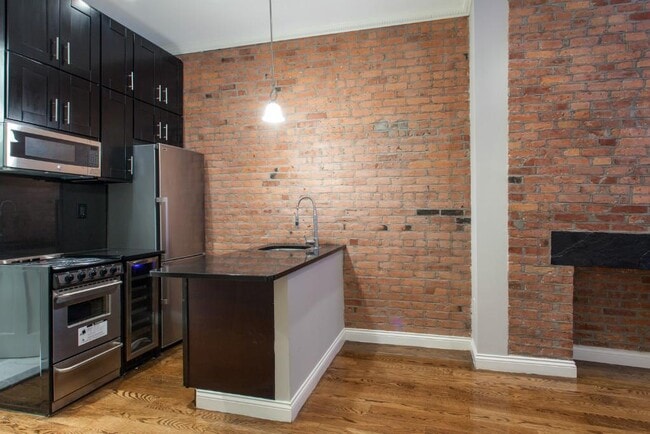 279 E 10th St in New York, NY - Building Photo - Building Photo