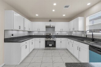 2818 Piney Lake Ct in Houston, TX - Foto de edificio - Building Photo