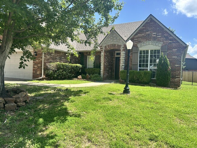 9808 E 92nd St N in Owasso, OK - Building Photo - Building Photo