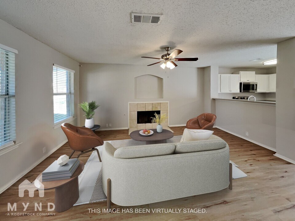 1414 Caleo Dr in Glenn Heights, TX - Foto de edificio