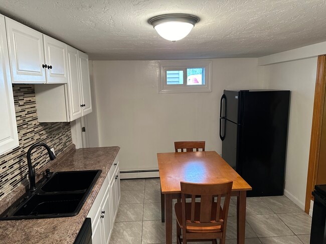 7 Church St, Unit Randy in Carver, MA - Foto de edificio - Building Photo