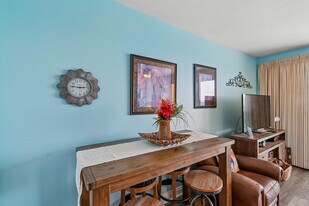 15817 Front Beach Rd in Panama City Beach, FL - Building Photo