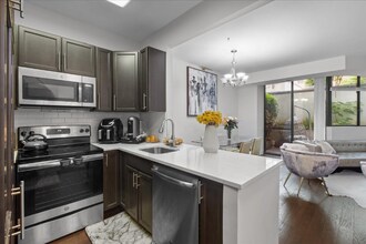 955 26th St NW in Washington, DC - Building Photo - Building Photo