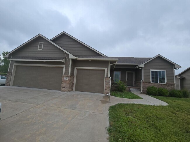 property at 1215 S Horseback Ct