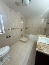 127 Piccadilly in Lynbrook, NY - Building Photo - Building Photo