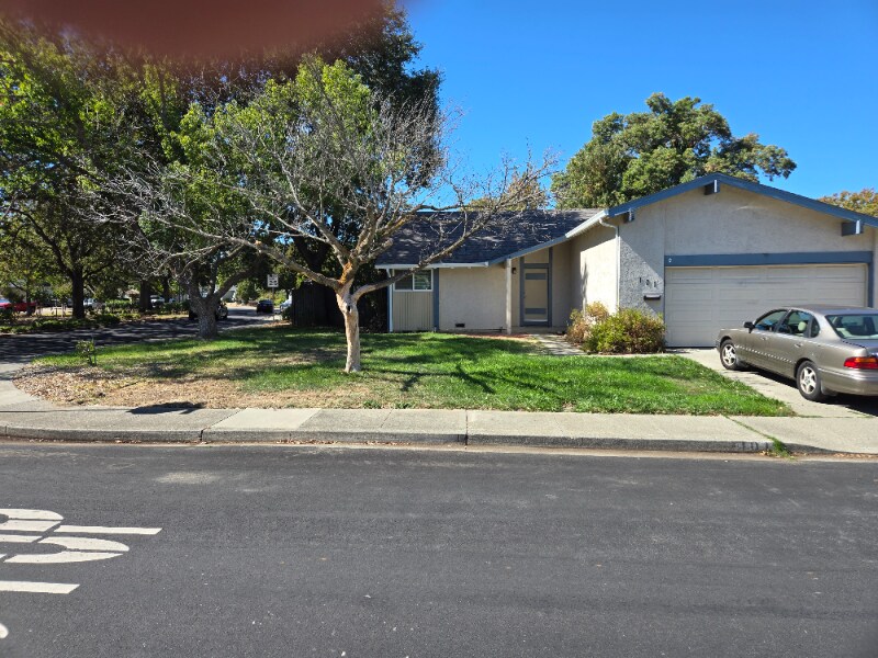 101 Longview Dr in Vacaville, CA - Building Photo