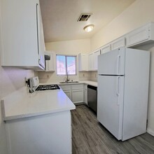 2968 Pay Less Ct in Las Vegas, NV - Building Photo - Building Photo