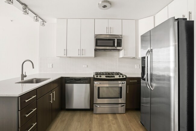 750 W Adams St in Chicago, IL - Building Photo - Building Photo