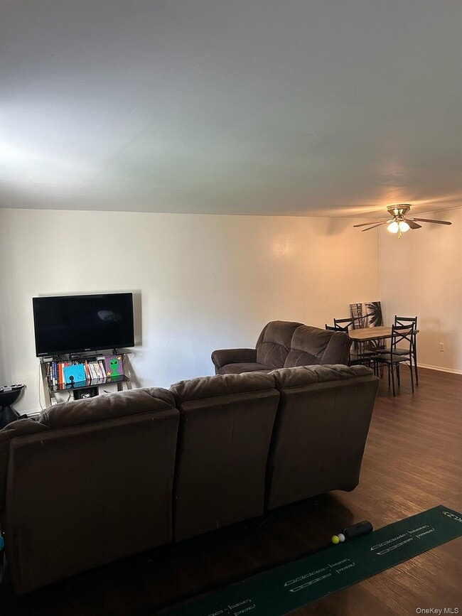 17 White Gate Rd in Wappingers Falls, NY - Building Photo - Building Photo