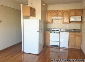 1110 Commonwealth Ave in Boston, MA - Building Photo - Building Photo