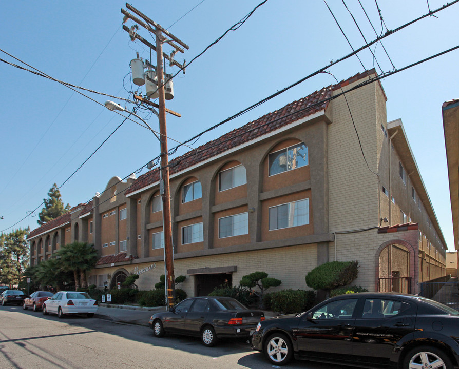 El Capistrano in Hawthorne, CA - Building Photo