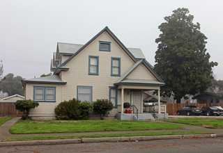 313 Florence St in Turlock, CA - Foto de edificio - Building Photo