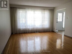 3364 Cedar Creek Dr in Mississauga, ON - Building Photo - Building Photo