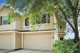 281 Brandy Ridge Ln in Dickinson, TX - Building Photo