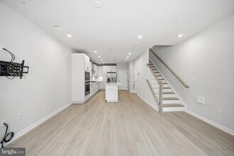 7488 Backett Wood Ter in Tysons, VA - Building Photo - Building Photo