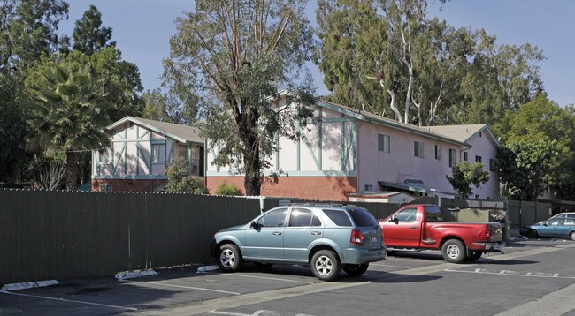 820 E Mission Ave in Escondido, CA - Foto de edificio - Building Photo