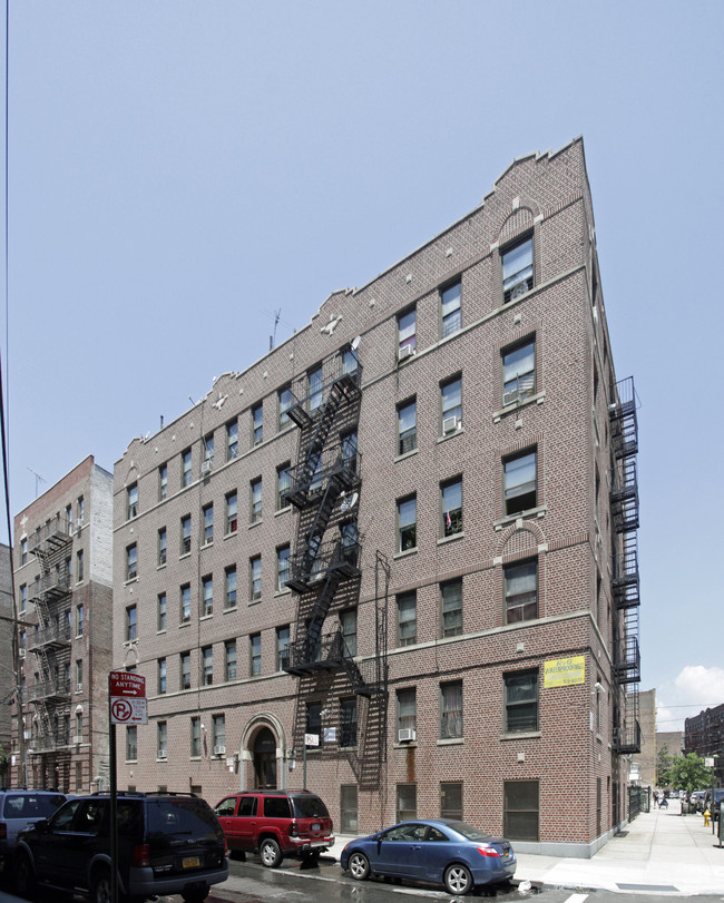 345 E 209th St in Bronx, NY - Building Photo - Building Photo