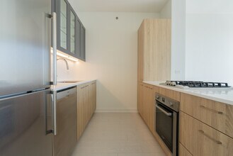 1035 W Van Buren St in Chicago, IL - Building Photo - Building Photo