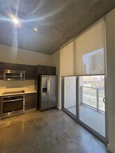 151 SE 1st St, Unit 408 in Miami, FL - Building Photo - Building Photo