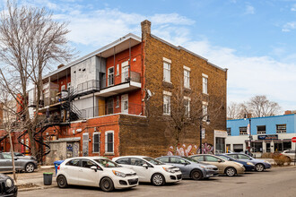 3921-3927 Sainte-Catherine E in Montréal, QC - Building Photo - Building Photo