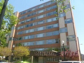 1545 18th St NW, Unit 110 in Washington, DC - Foto de edificio - Building Photo