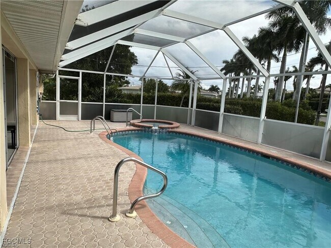 3913 SE 20th Pl in Cape Coral, FL - Building Photo - Building Photo